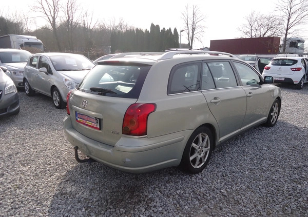 Toyota Avensis cena 4999 przebieg: 441000, rok produkcji 2005 z Gąbin małe 67